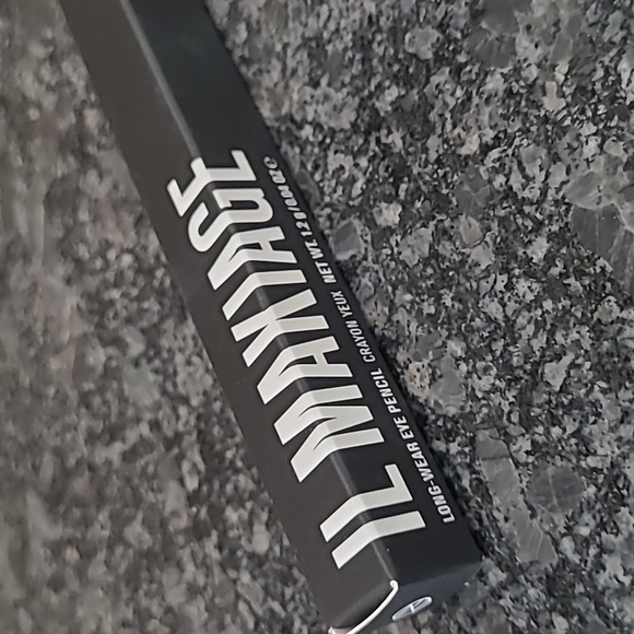 IL Makiage "Batman" Black Long Wear Eye Pencil - NEW - Picture 2 of 7
